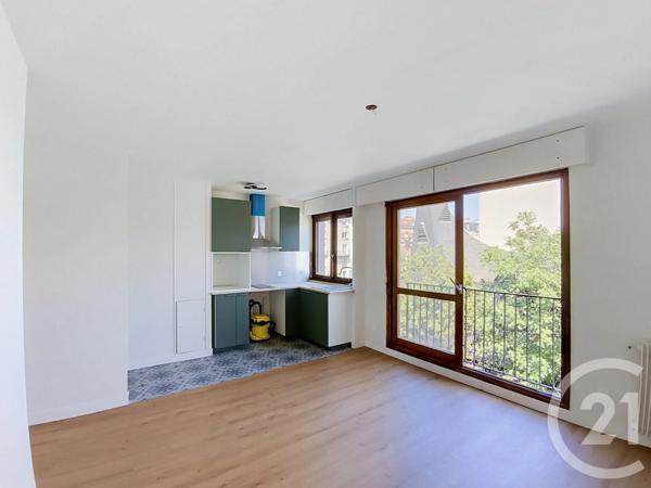 Appartement F2 à vendre  2 pièces - 42,37 m 2   ST DENIS  - 93