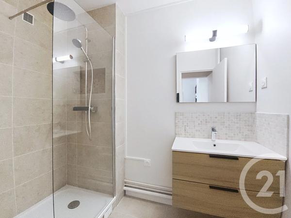 Appartement F2 à vendre  2 pièces - 42,37 m 2   ST DENIS  - 93