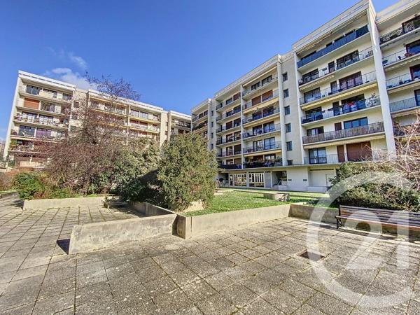 Appartement F2 à vendre  2 pièces - 42,37 m 2   ST DENIS  - 93