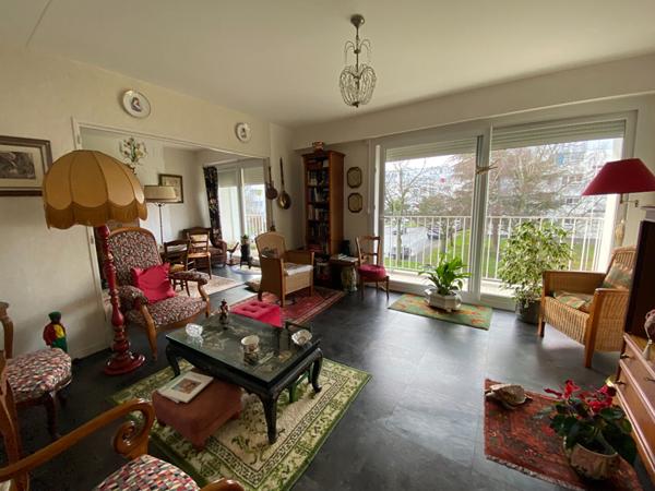 APPARTEMENT LAVAL RIVE GAUCHE