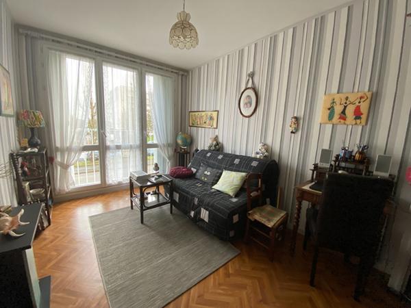 APPARTEMENT LAVAL RIVE GAUCHE