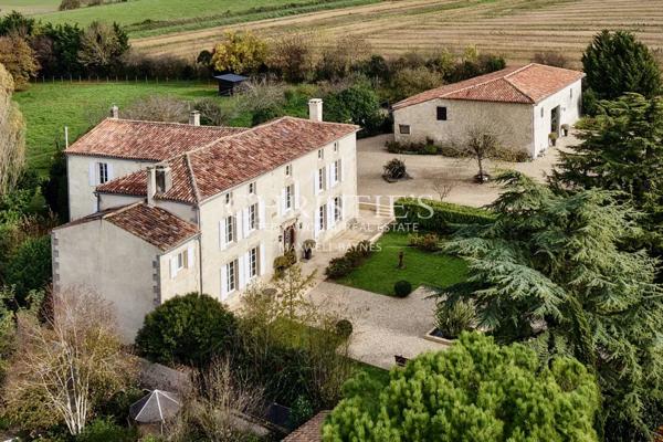 Superbe Logis Charentais du 18ème