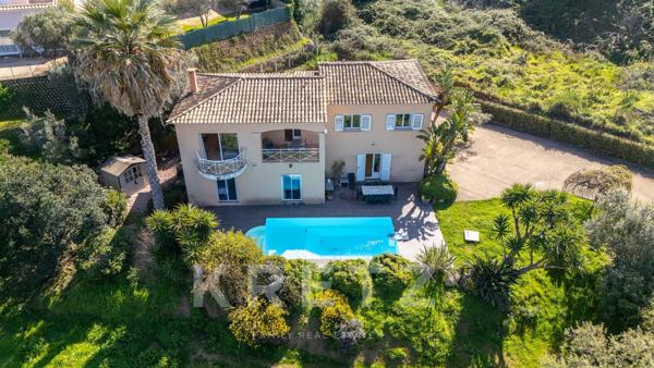 Élégante propriété avec piscine et vue mer au cœur de Porticcio