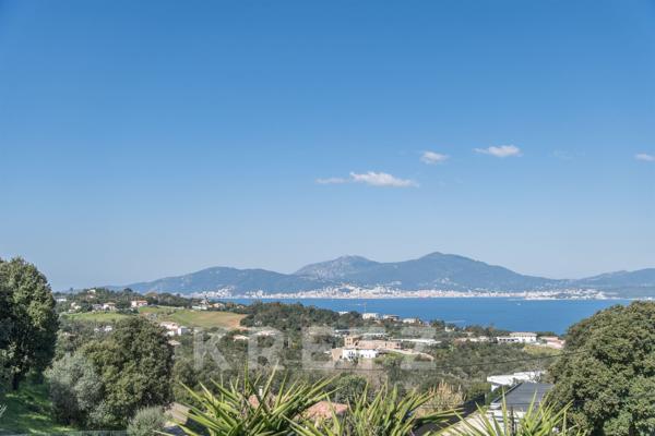 Élégante propriété avec piscine et vue mer au cœur de Porticcio