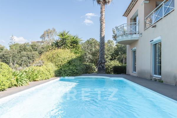 Élégante propriété avec piscine et vue mer au cœur de Porticcio