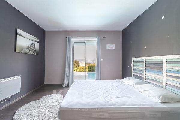 Élégante propriété avec piscine et vue mer au cœur de Porticcio