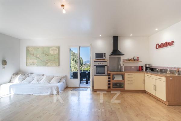 Élégante propriété avec piscine et vue mer au cœur de Porticcio
