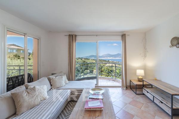 Élégante propriété avec piscine et vue mer au cœur de Porticcio