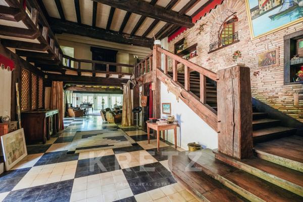 Prestigieuse Propriété de Caractère – Un Joyau à Rénover