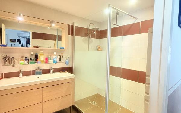 Appartement à vendre    2 pièces • 91,34 m2 Marseille 4