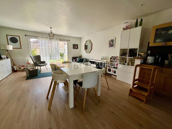 Vente
                Maison101 m² - 4 Pièces -
                    CENON (33150)