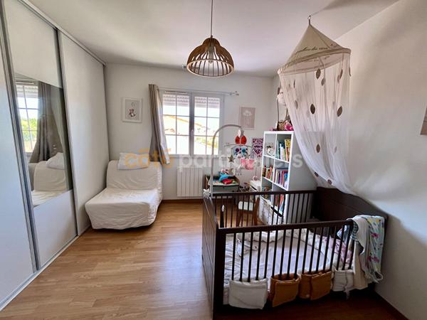 Vente
                Maison101 m² - 4 Pièces -
                    CENON (33150)