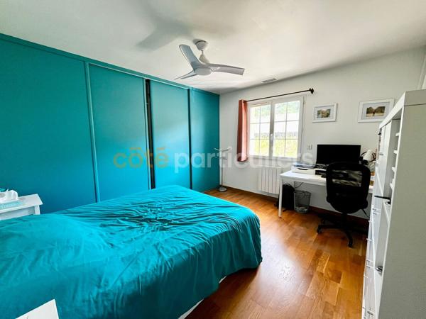 Vente
                Maison101 m² - 4 Pièces -
                    CENON (33150)