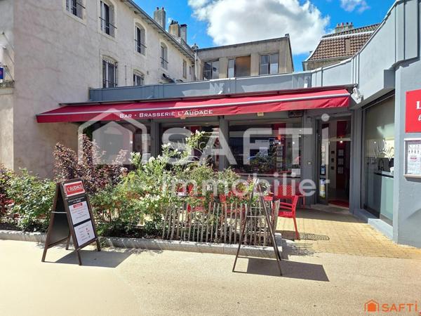 Brasserie moderne 250?m², terrasse, salle de jeux