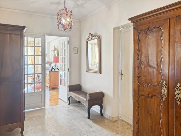 Une vue emblématique sur le Château d’Angers – Un art de vivre rare entre verdure et patrimoine