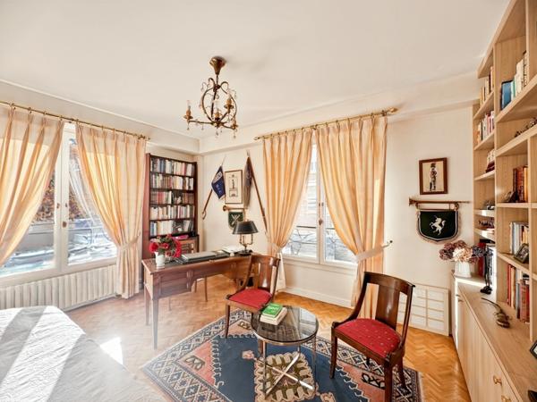 Une vue emblématique sur le Château d’Angers – Un art de vivre rare entre verdure et patrimoine