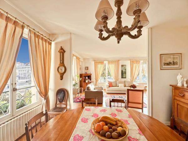 Une vue emblématique sur le Château d’Angers – Un art de vivre rare entre verdure et patrimoine