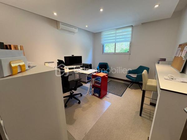 Local d activites de 88,27 m²