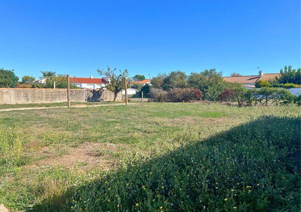 EXCLUSIVITÉ- Maison de plain-pied avec jardin et garage - Bouin.