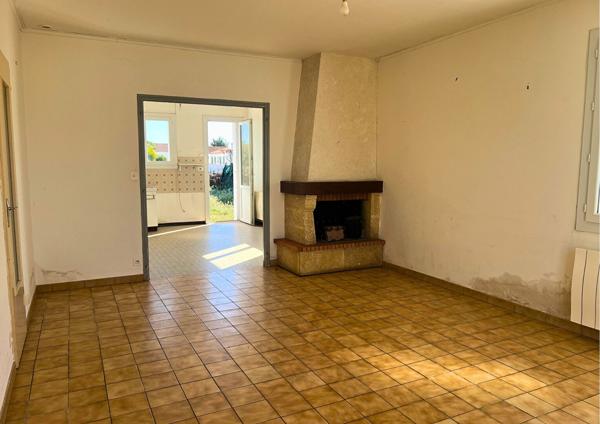 EXCLUSIVITÉ- Maison de plain-pied avec jardin et garage - Bouin.