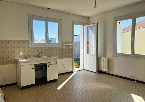 EXCLUSIVITÉ- Maison de plain-pied avec jardin et garage - Bouin.