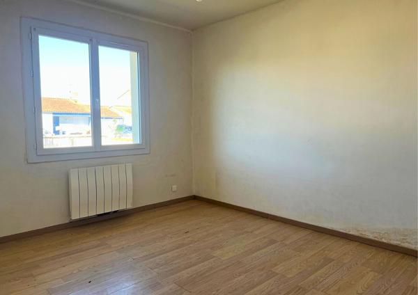 EXCLUSIVITÉ- Maison de plain-pied avec jardin et garage - Bouin.