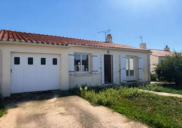 EXCLUSIVITÉ- Maison de plain-pied avec jardin et garage - Bouin.
