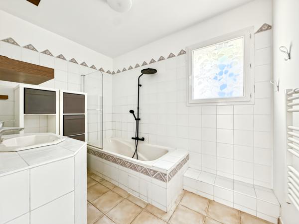 Aix-en-Provence (13090) Location – Maison T4/5 de plain-pied avec jardin et piscine – Célony, Aix-en-Provence