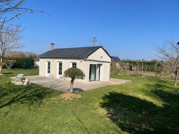 Rare Une Villa de 300 m2 avec sa  piscine , une charmante maisonnette pour les amis, un garage accueillant 6 véhicules.....Tout y est !!!