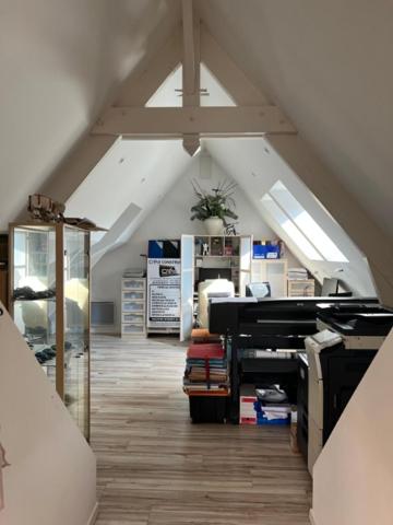 Rare Une Villa de 300 m2 avec sa  piscine , une charmante maisonnette pour les amis, un garage accueillant 6 véhicules.....Tout y est !!!