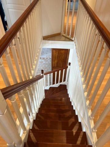 Rare Une Villa de 300 m2 avec sa  piscine , une charmante maisonnette pour les amis, un garage accueillant 6 véhicules.....Tout y est !!!