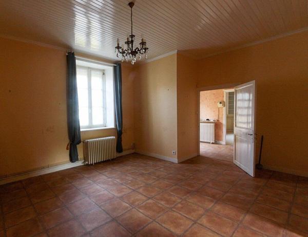 Vaste demeure à réinventer dans un cadre authentique