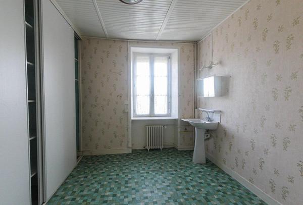 Vaste demeure à réinventer dans un cadre authentique