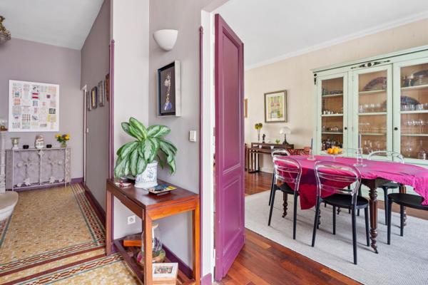 Bordeaux Saint Genès , Maison 4 chambres , jardin , garage .