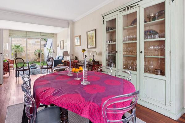 Bordeaux Saint Genès , Maison 4 chambres , jardin , garage .