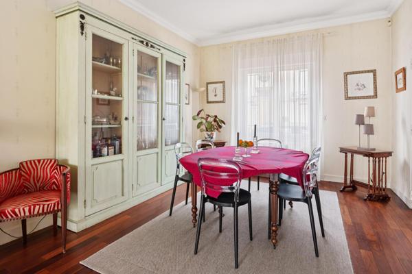 Bordeaux Saint Genès , Maison 4 chambres , jardin , garage .