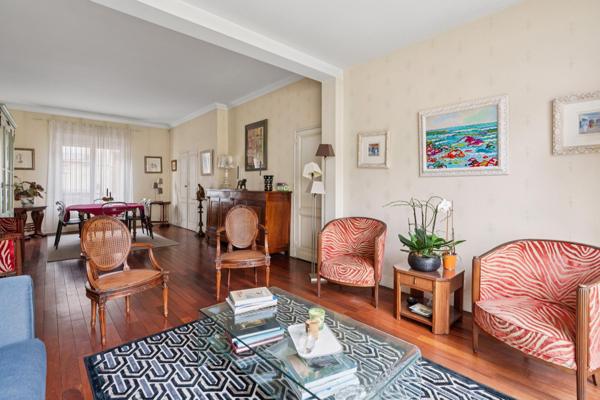 Bordeaux Saint Genès , Maison 4 chambres , jardin , garage .