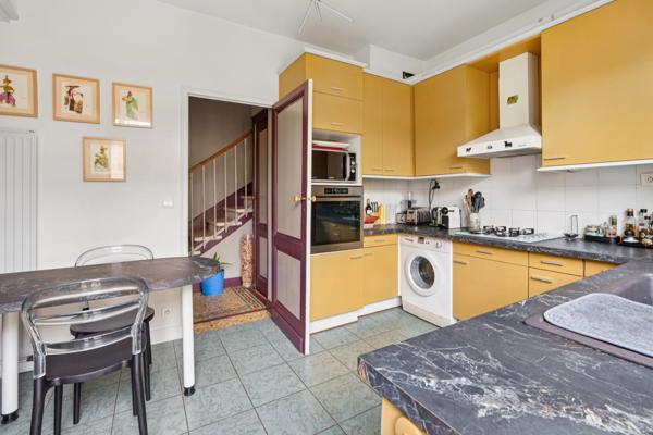 Bordeaux Saint Genès , Maison 4 chambres , jardin , garage .