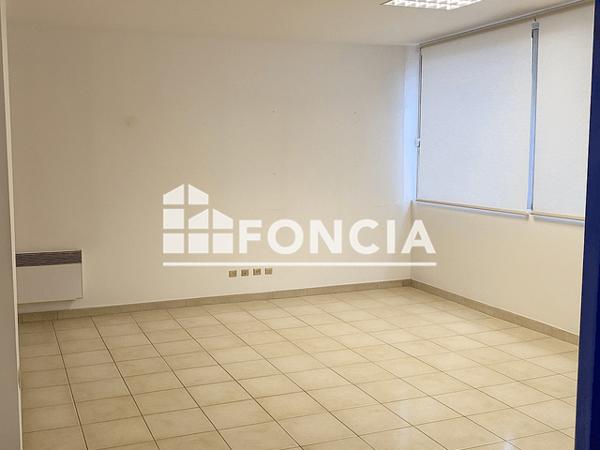 Location Local commercial 2 pièces 36.83 m² - 20 RUE MAX DORMOY Port St Louis Du Rhone 13230