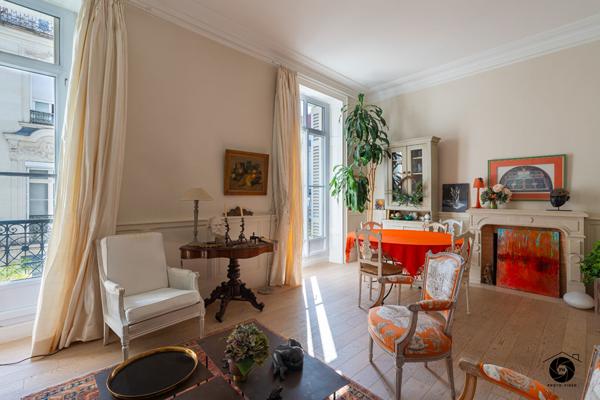 A vendre - Bien d'exception au coeur d'Angers - Appartement de 100 m² sur la Place du Ralliement "Angers Hypercentre"