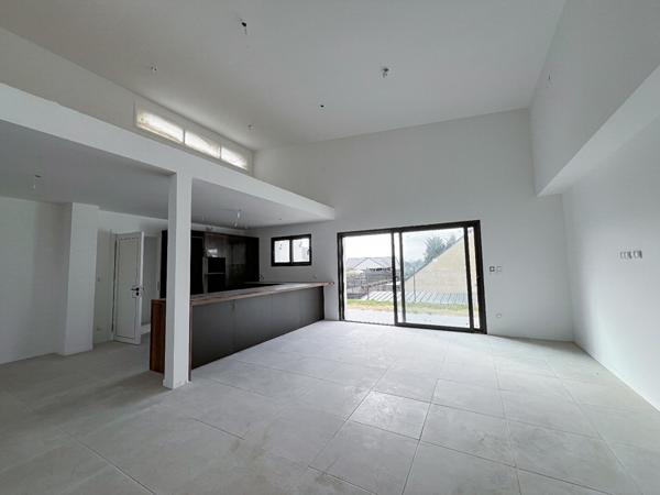 Maison neuve à vendre à St Melaine sur Aubance de plain-pied 4 chambres sur un terrain de plus de 400m²
