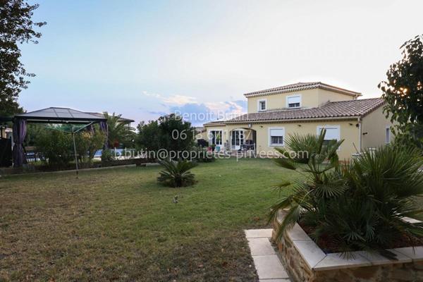 Villa 207 m² ,5 chambres sur terrain de 1458 m² avec piscine à Donzère 550 000 HAI