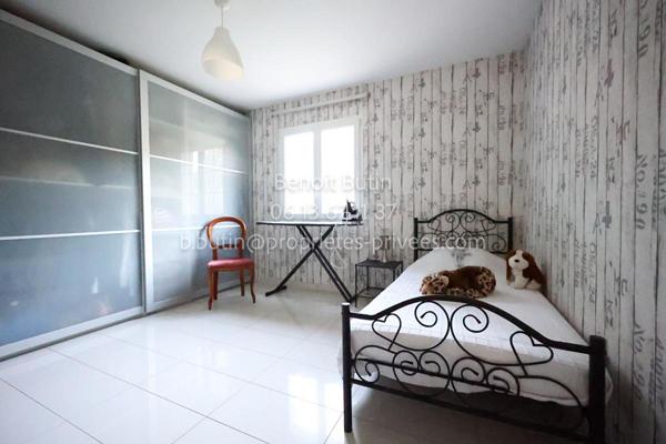 Villa 207 m² ,5 chambres sur terrain de 1458 m² avec piscine à Donzère 550 000 HAI