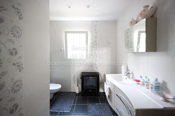 Villa 207 m² ,5 chambres sur terrain de 1458 m² avec piscine à Donzère 550 000 HAI