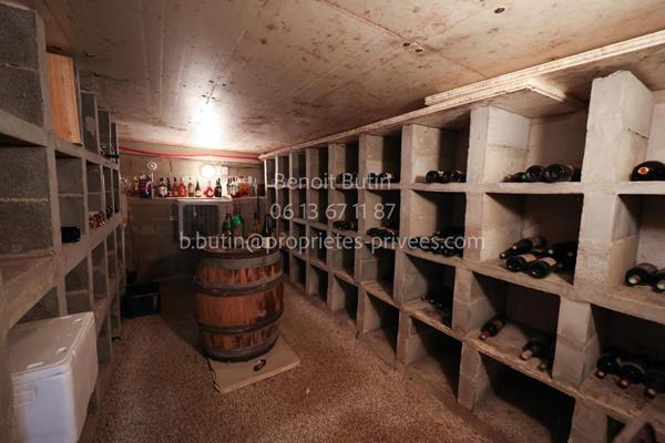 Villa 207 m² ,5 chambres sur terrain de 1458 m² avec piscine à Donzère 550 000 HAI