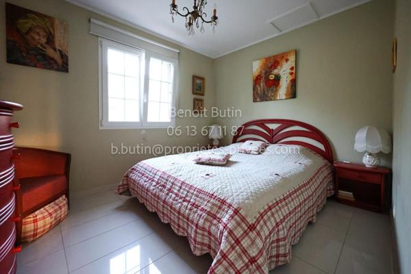 Villa 207 m² ,5 chambres sur terrain de 1458 m² avec piscine à Donzère 550 000 HAI