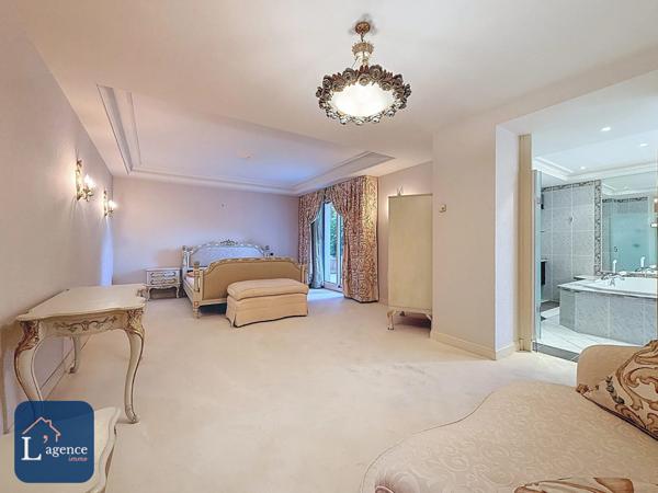 Appartement familial de standing – 5 chambres – Terrasse 213 m² – Jardin privatif 500 m² – Double garage – Cave – Prévessin-Moëns 01280