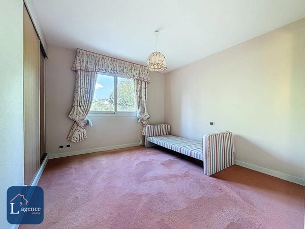 Appartement familial de standing – 5 chambres – Terrasse 213 m² – Jardin privatif 500 m² – Double garage – Cave – Prévessin-Moëns 01280