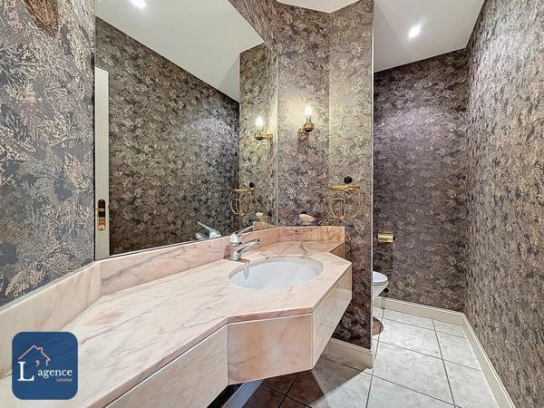 Appartement familial de standing – 5 chambres – Terrasse 213 m² – Jardin privatif 500 m² – Double garage – Cave – Prévessin-Moëns 01280