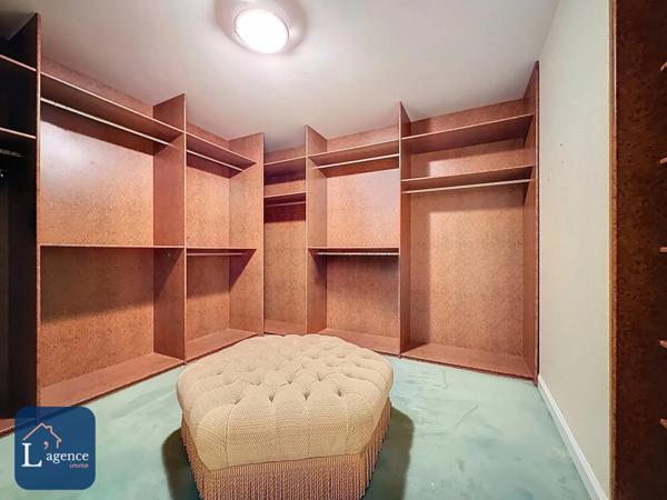 Appartement familial de standing – 5 chambres – Terrasse 213 m² – Jardin privatif 500 m² – Double garage – Cave – Prévessin-Moëns 01280